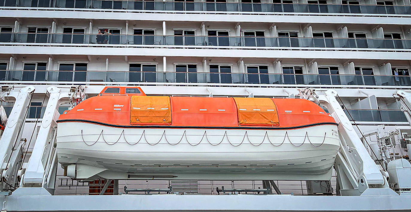 Lujo en altamar: así es el glamuroso crucero atracado en Getxo