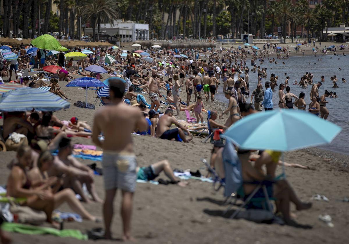 El municipio en el que jugar a las palas en la playa te puede costar hasta 3.000 euros