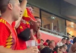 El padre de Yamal, desatado en la grada al grito de «yo soy español»