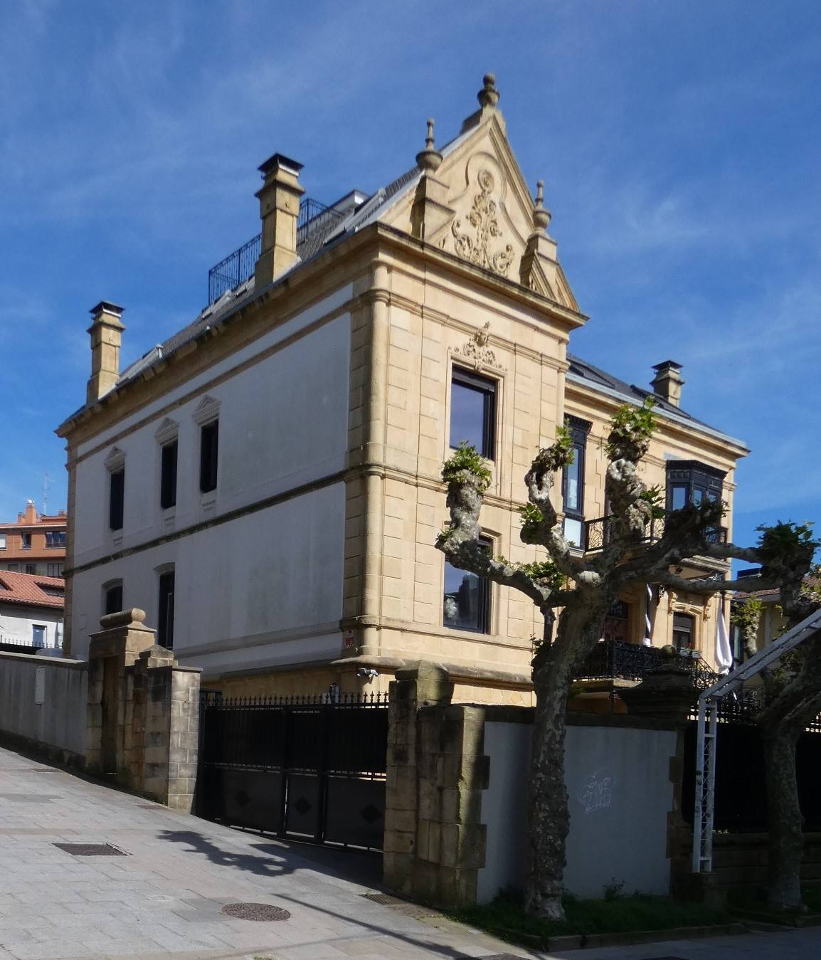 ECLECTICISMO. PALACIO SANGRONIZ. FRANCISCO CIRIACO DE MENCHACA, 1897. MAESTRO DE OBRA. AVENIDA BASAGOITI 18