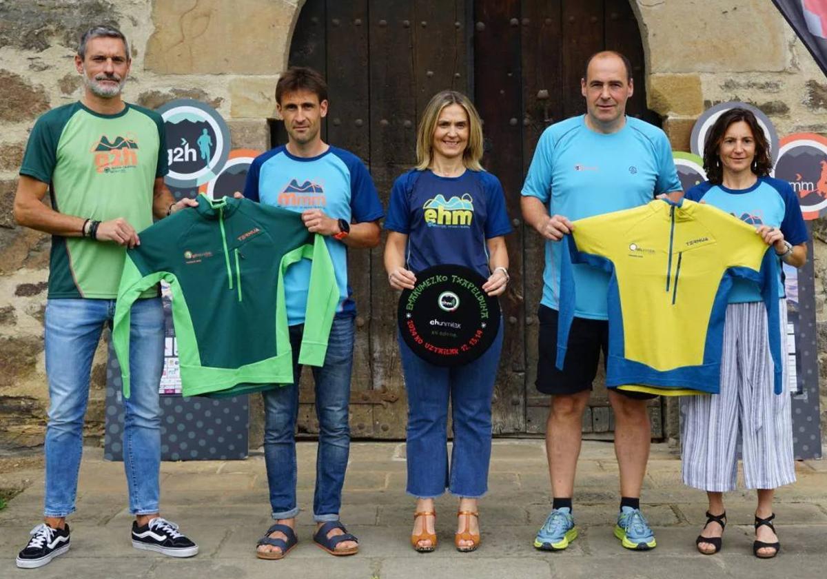 Gorka Sudupe, Ion Ubide, Leire Artola, Andoni Zubeldia y Mireia Trigueros, durante la presentación de la prueba.