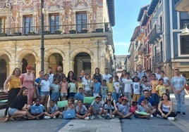 Los menores saharauis fueron recibidos por la alcaldesa y concejales del Ayuntamiento de Durango.