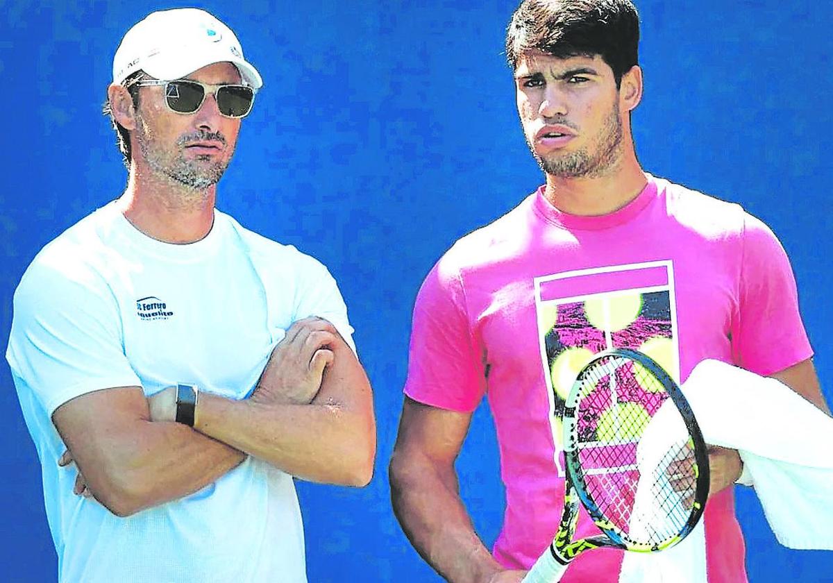 Juan Carlos Ferrero y Carlos Alcaraz, antes de comenzar un entrenamiento del murciano en Londres.