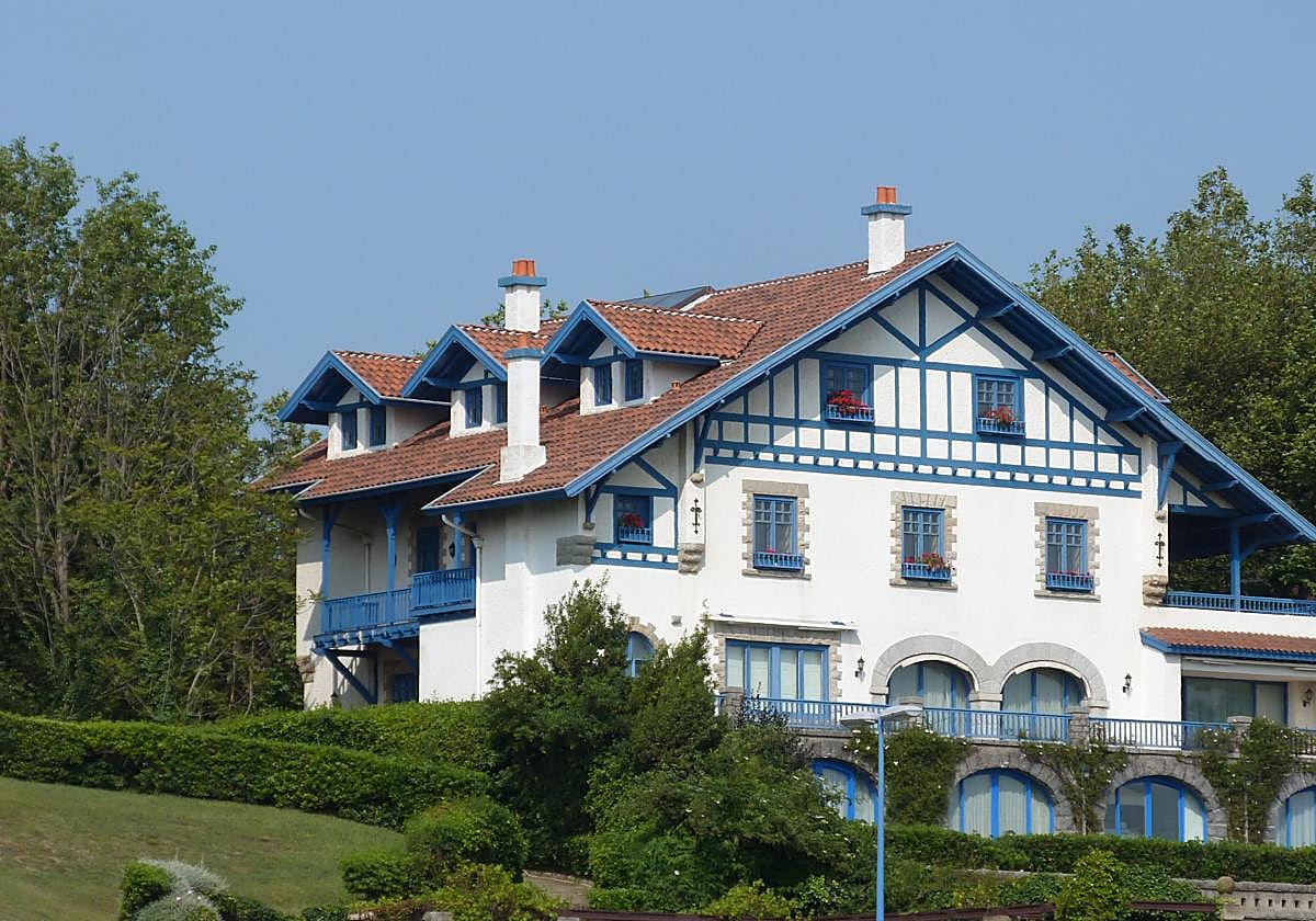 Chalet Aitzgoyen, un ejemplo del estilo neovasco en el municipio.