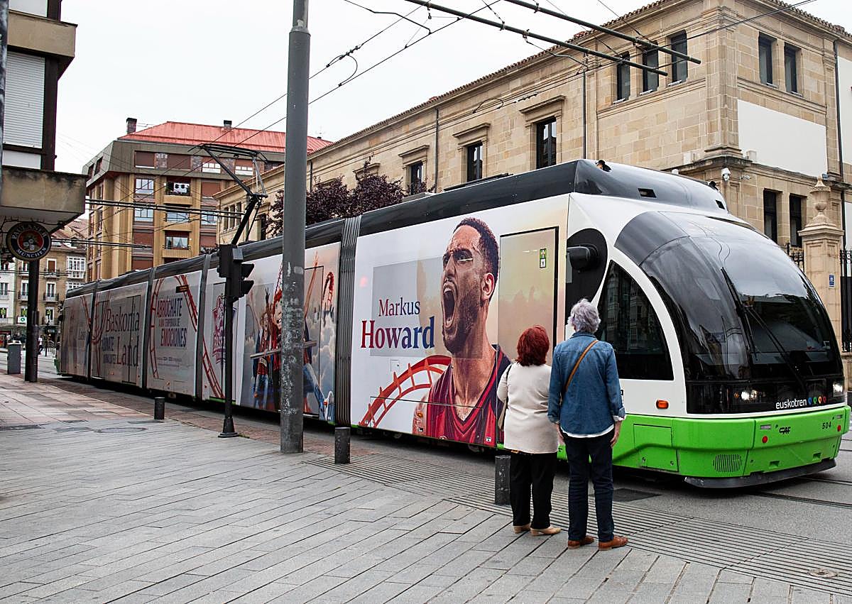 Imagen secundaria 1 - El tranvía de Laso y Howard, por Vitoria. 