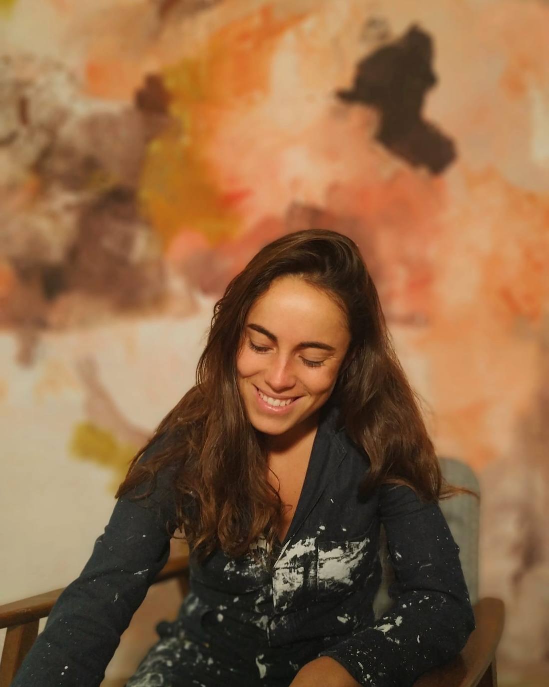 Elisa, la interiorista que llena las casas en Bizkaia de sus propias obras de arte