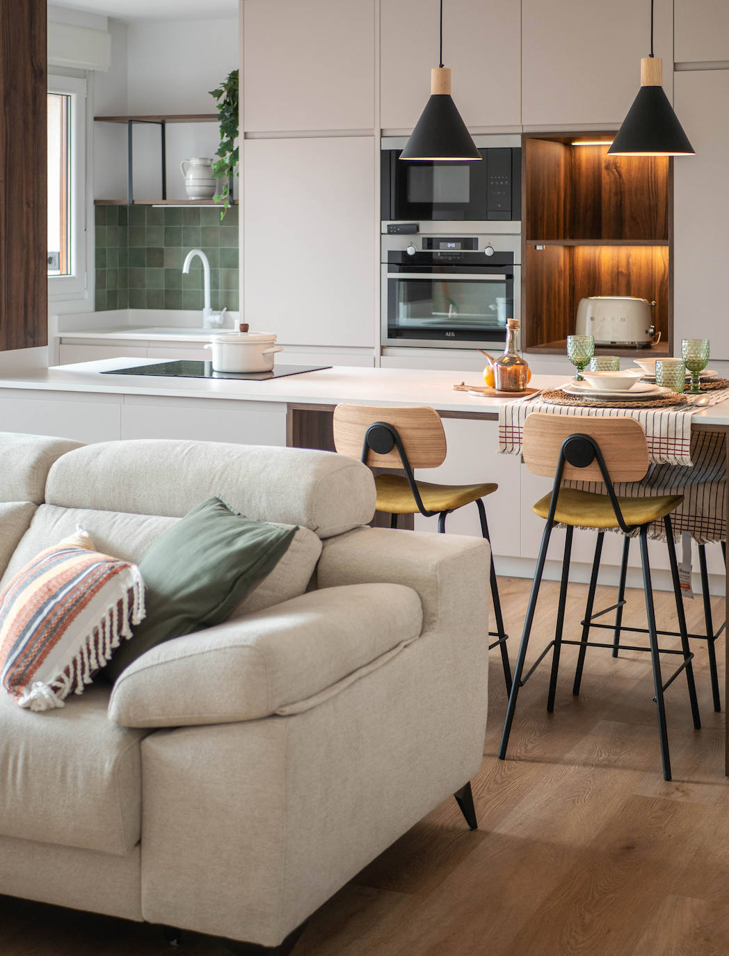 Elisa, la interiorista que llena las casas en Bizkaia de sus propias obras de arte