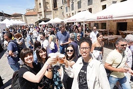 Decenas de turistas llegaron al festival de la cerveza para disfrutar del buen ambiente veraniego