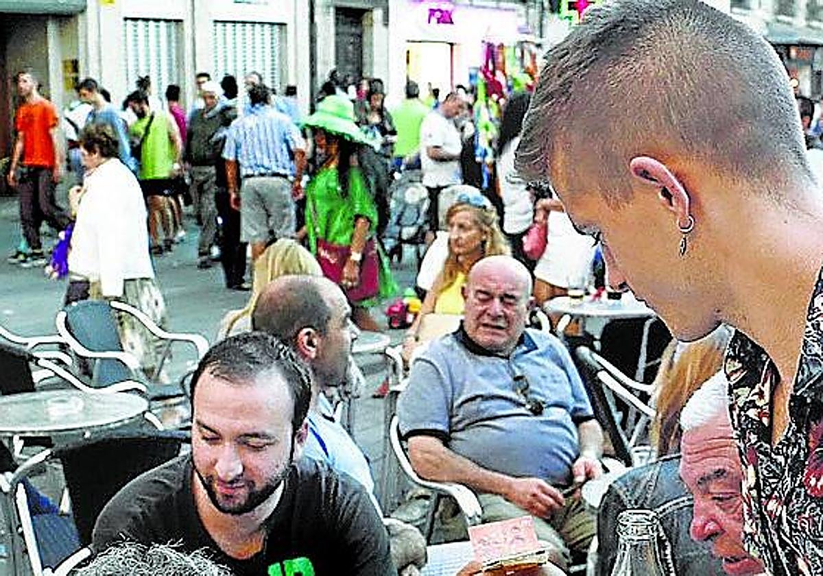 Bares de Vitoria reducen horarios ante la «imposibilidad» de encontrar personal