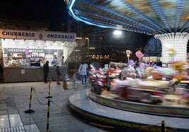 Churrería ajena a la información en un recinto festivo en Vitoria.