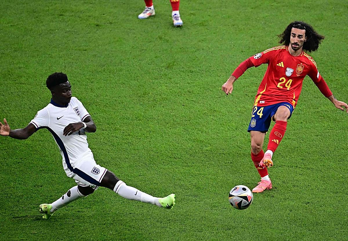 Cucurella en una acción del partido.