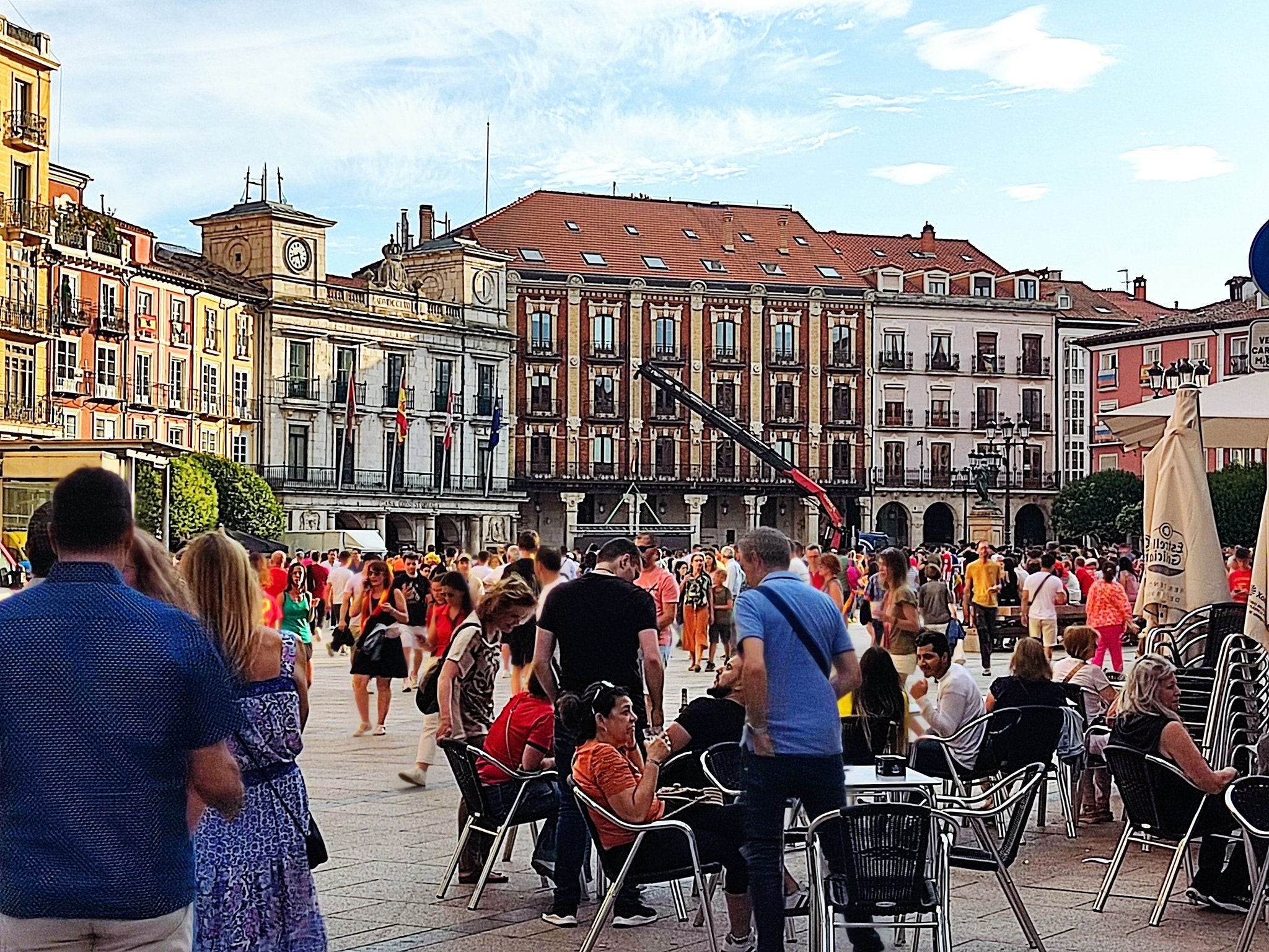 Burgos se queda sin pantalla gigante durante la primera parte por un accidente del camión que la transportaba