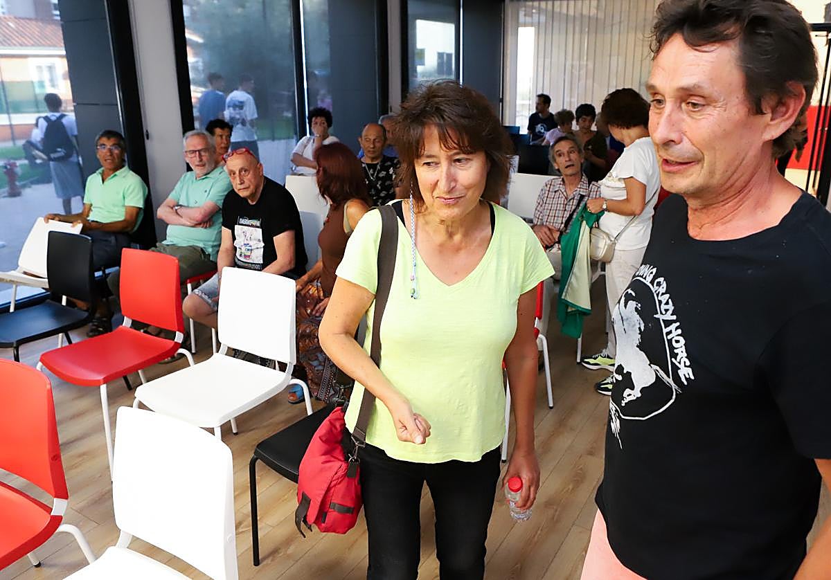 Nuria Arias, miembro de la Plataforma en defensa del Ebro, impartió ayer una charla en Miranda.