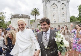 La boda de cuento de Iñigo e Ioritz en el Castillo de Arteaga con look inspirado en la MET Gala.