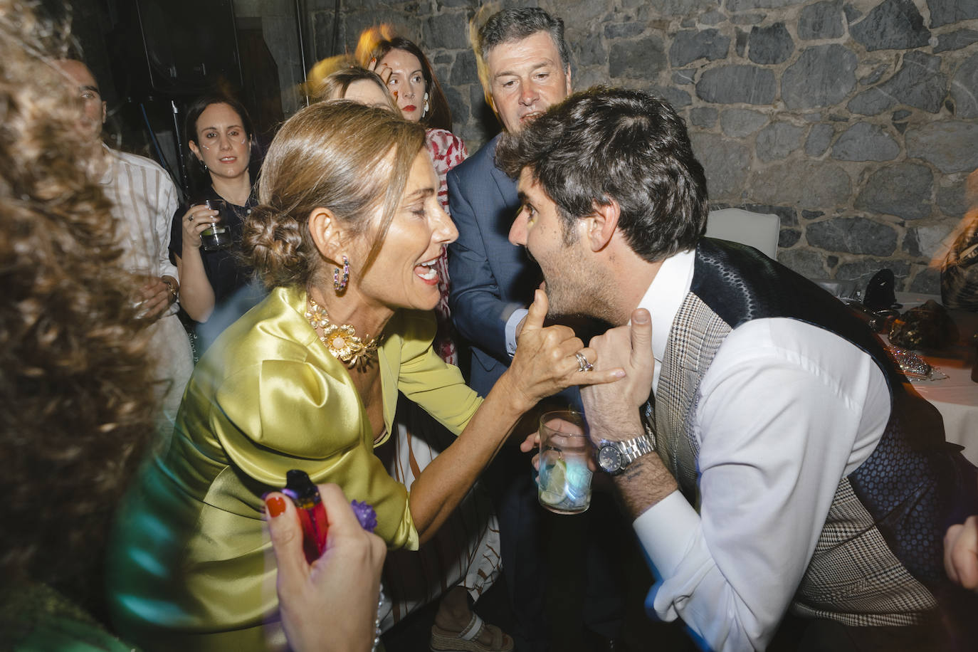 La boda de cuento de Iñigo e Ioritz en el Castillo de Arteaga con look inspirado en la MET Gala