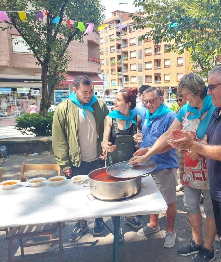 Imagen secundaria 2 - La degustación de tortillas y el concurso de guiso abarrotará el barrio de vecinos.