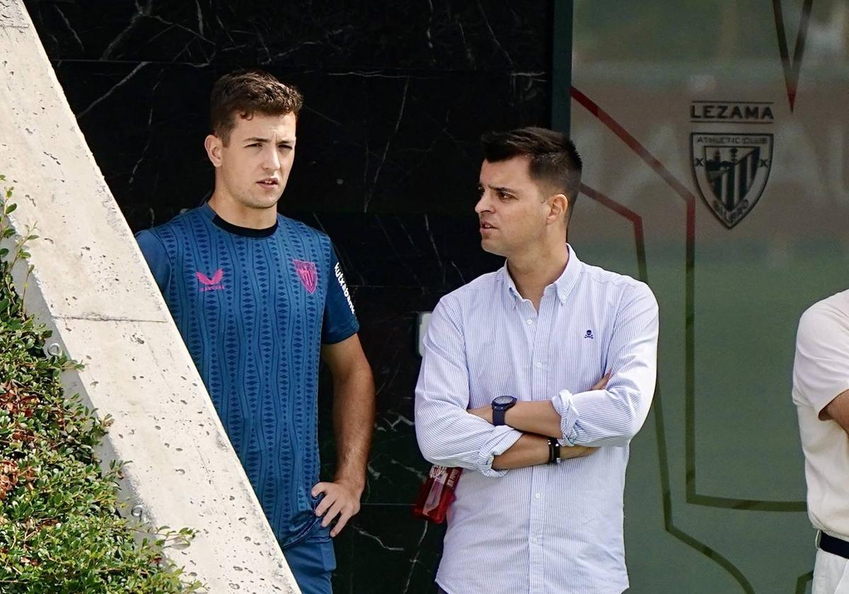 Agirrezabala, junto a Mikel González en el entrenamiento.