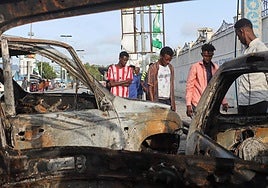 Imagen del atentado que tuvo lugar el pasado domingo en Somalia, contra un establecimiento en el que los espectadores venía la final de la Eurocopa.
