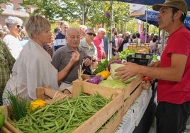 35 productores y el vino alavés se darán cita en la feria agroganadera de Santiago