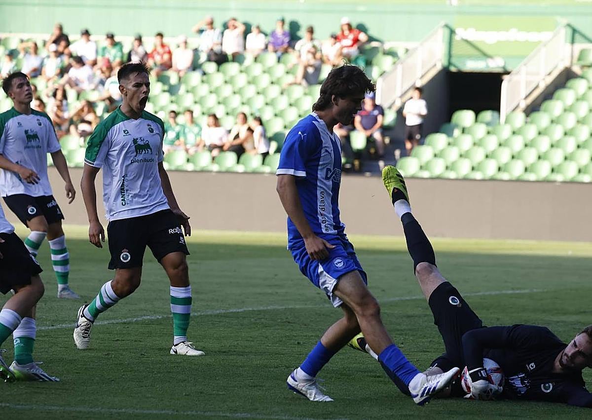 Imagen secundaria 1 - Julen Jon Guerrero, durante el partido ante el Racing. 