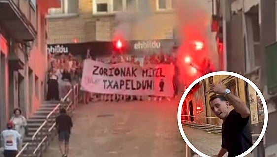 La cuadrilla de Oyarzabal le recibe en Eibar al ritmo de la 'Potra salvaje'... y frente a la sede de Bildu