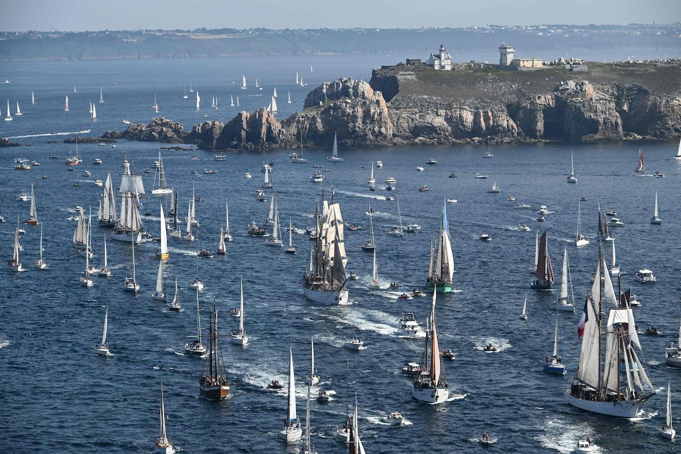 El Festival Marítimo de Brest vuelve a impresionar con sus barcos de época