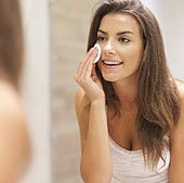 Sanidad retira del mercado esta conocida agua micelar por la presencia de bacterias