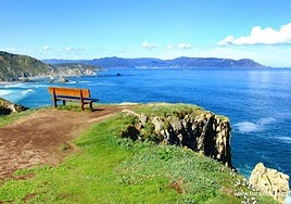 Muere un leonés de 62 años al caerse por el acantilado del 'banco más bonito del mundo' mientras se hacía un selfi