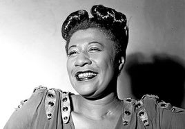 Ella Fitzgerald, retratada por William P. Gottlieb durante una actuación en Nueva York en noviembre de 1946.