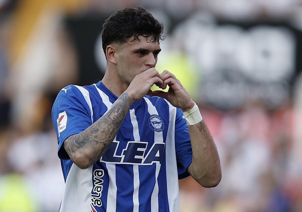 Javi López celebra su único gol con la camiseta del Deportivo Alavés.