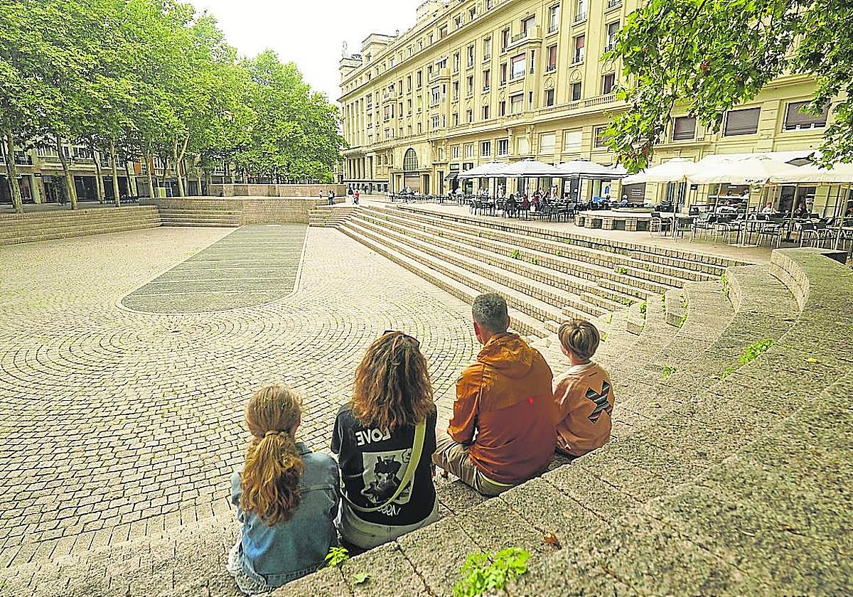 La plaza de los Fueros está indicada como uno de los puntos que más calor concentra en Vitoria.