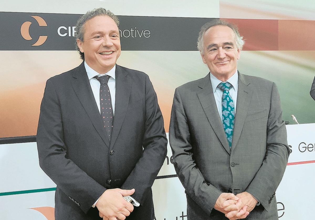 Jesús María Herrera, consejero delegado de CIE, a la izquierda, junto a Antón Pradera, presidente de la compañía.