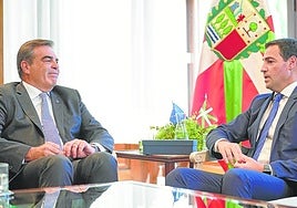 Margaritis Schinas atiende al lehendakari Pradales en Ajuria Enea.