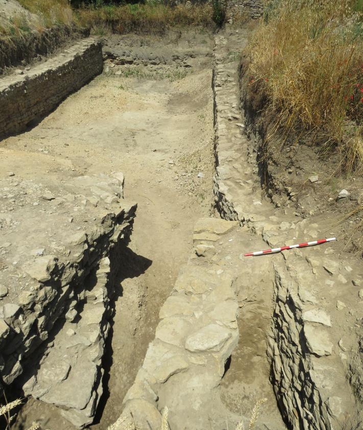 Imagen secundaria 2 - Las imágenes de la excavación de la piscina. 