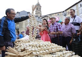 La feria de los ajos regresa a la Cuesta de San Francisco y Portal del Rey