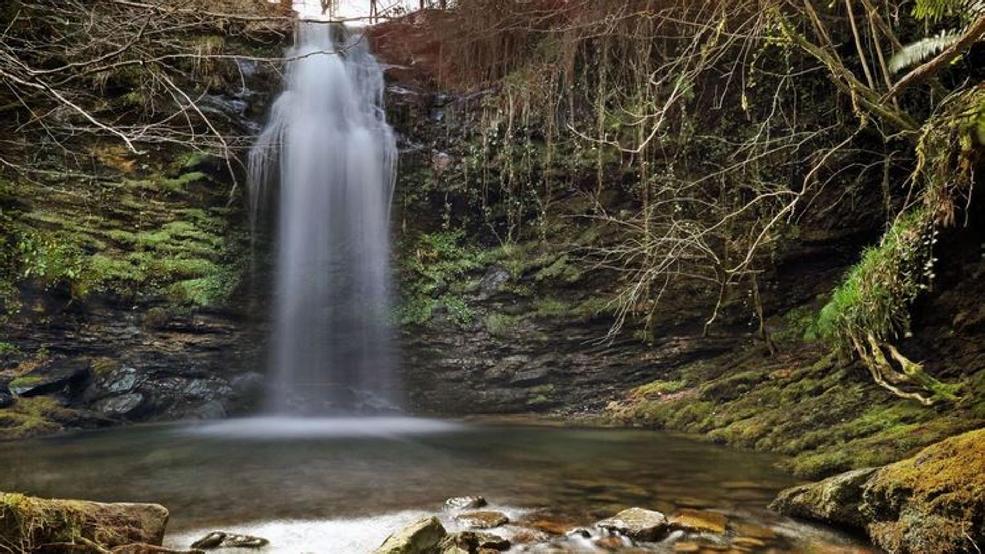 Trece impresionantes cascadas de Cantabria a tiro de piedra de Bizkaia en  coche | El Correo