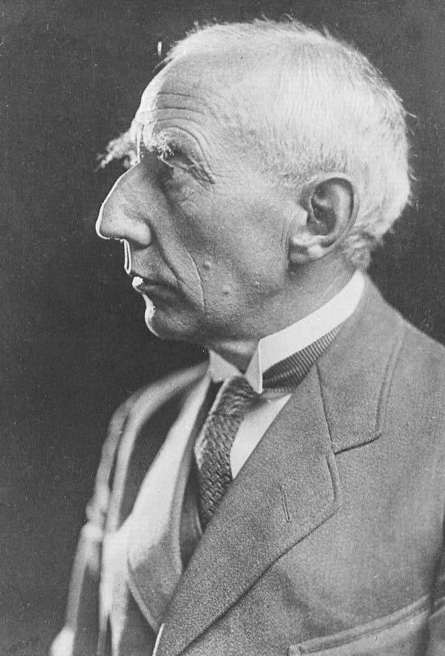 El explorador noruego Roald Amundsen, primer hombre que llegó caminando al Polo Norte.