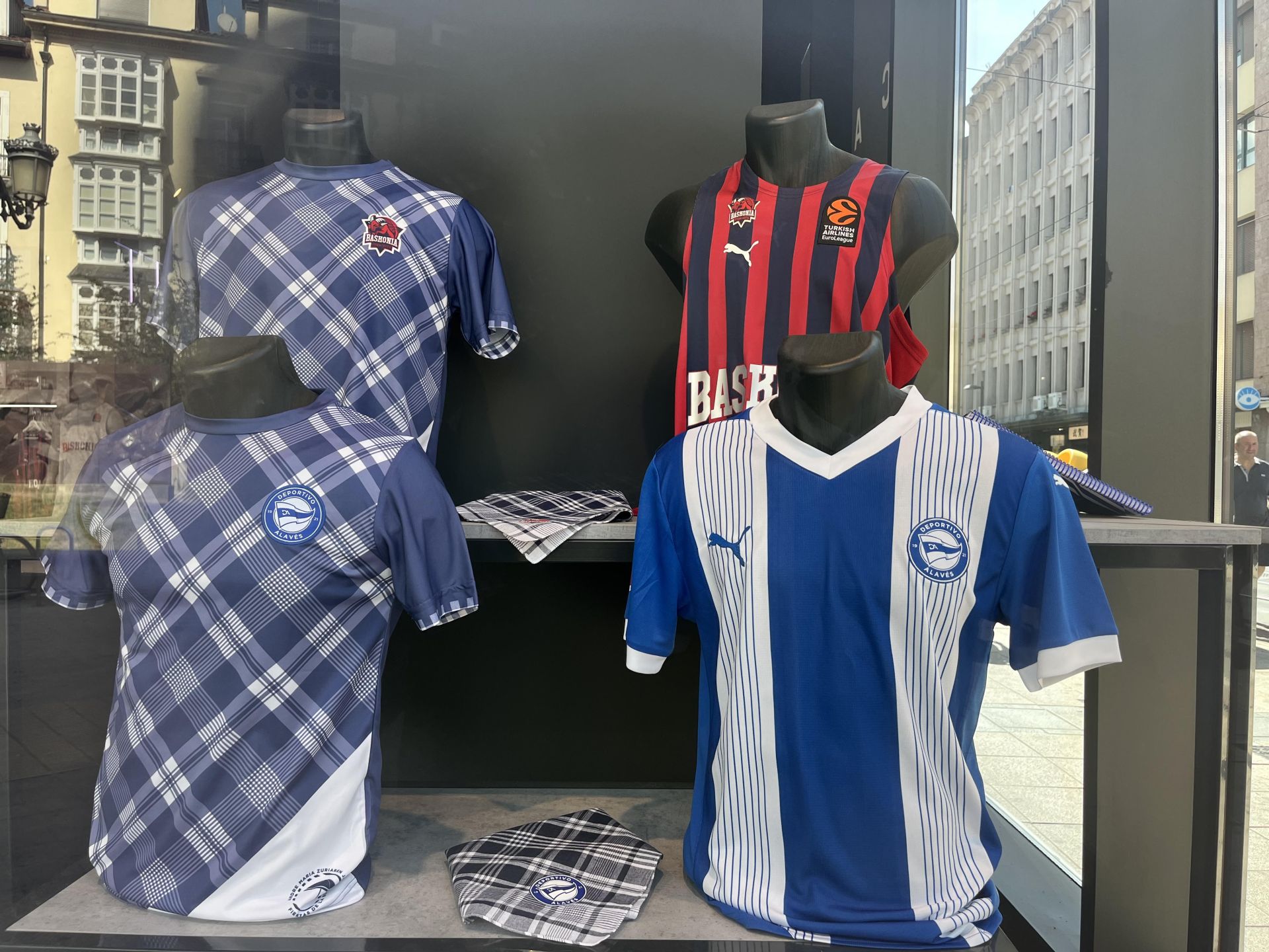 Baskonia Alavés Store (General Álava, 1)