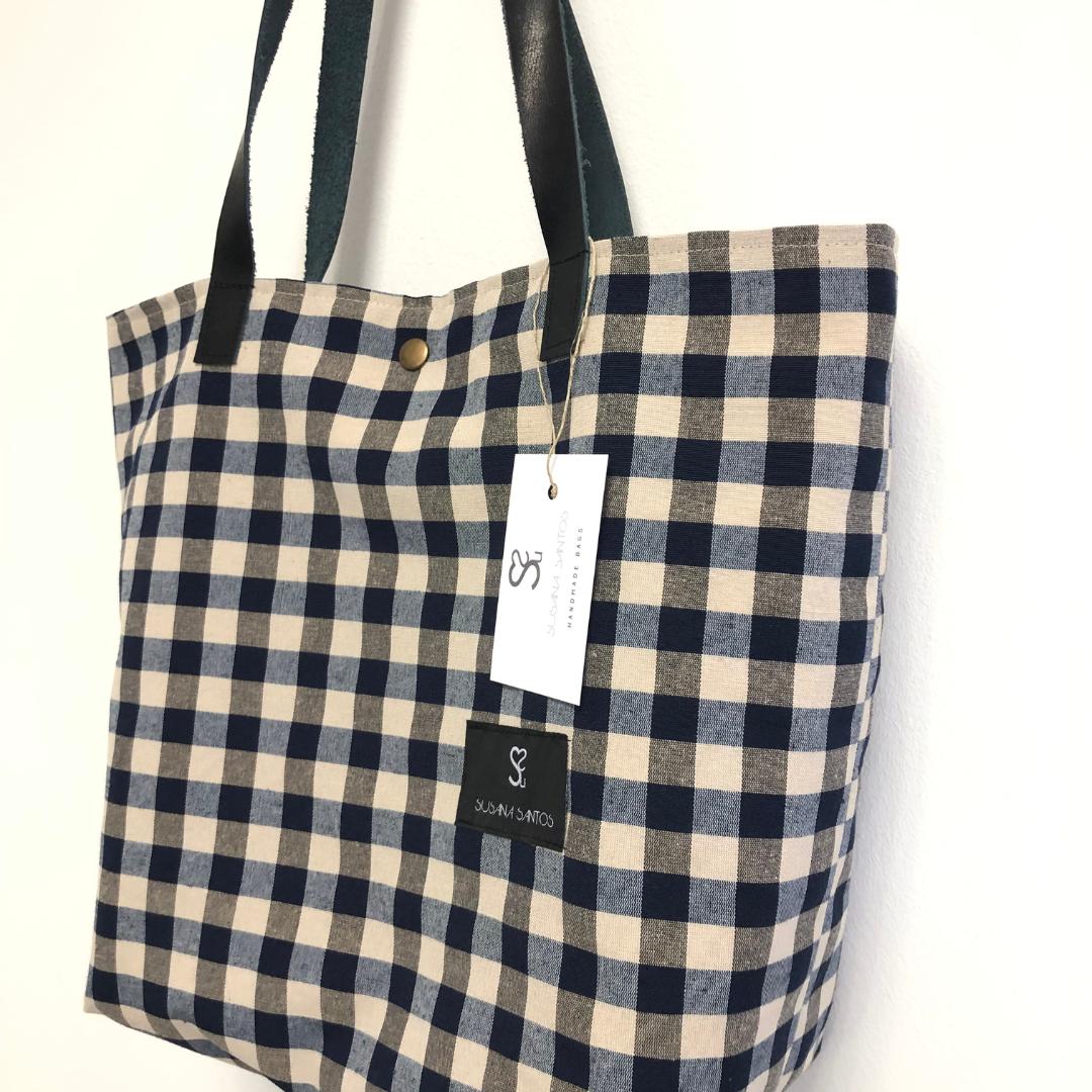 Las bolsas de playa que diseña y confecciona Susana Santos son perfectas para llevar encima todo lo que te propongas.