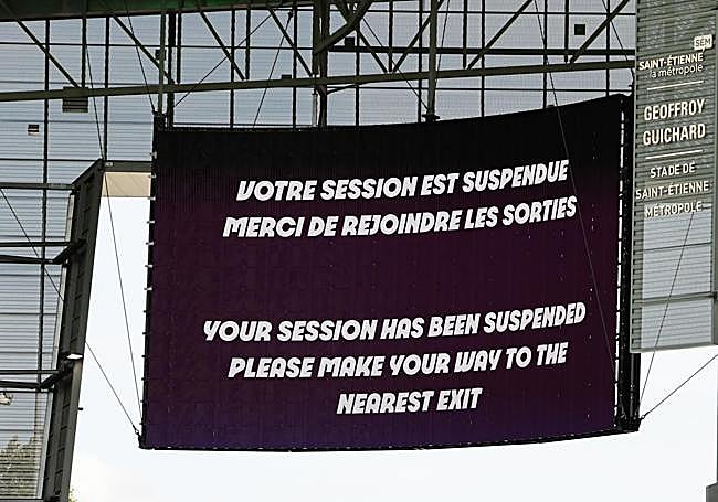 Mensaje durante la interrupción del partido.