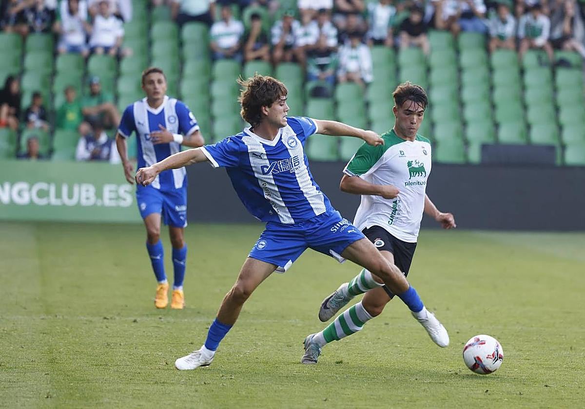 Julen Jon Guerrero, con el Alavés ante el Racing.