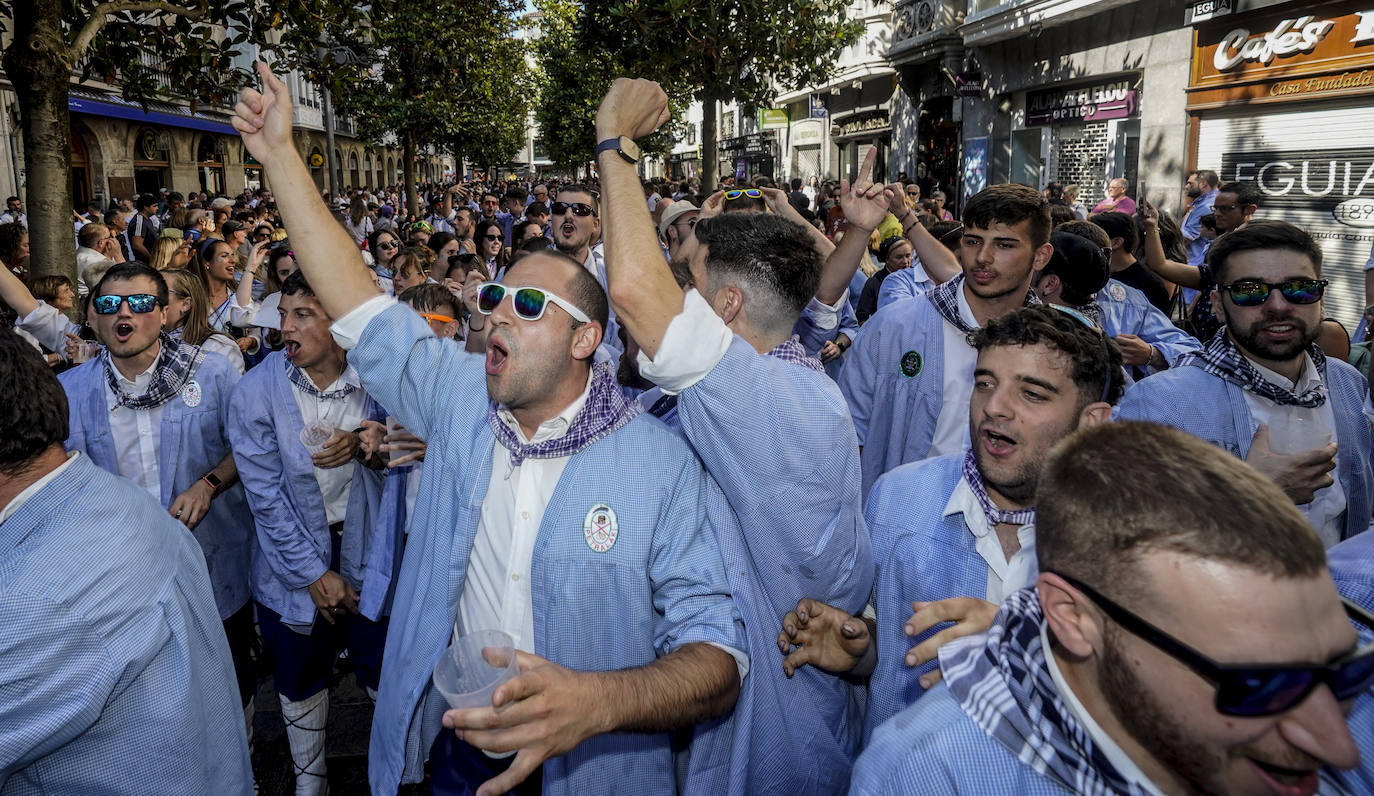 Búscate en el paseíllo de los blusas y neskas