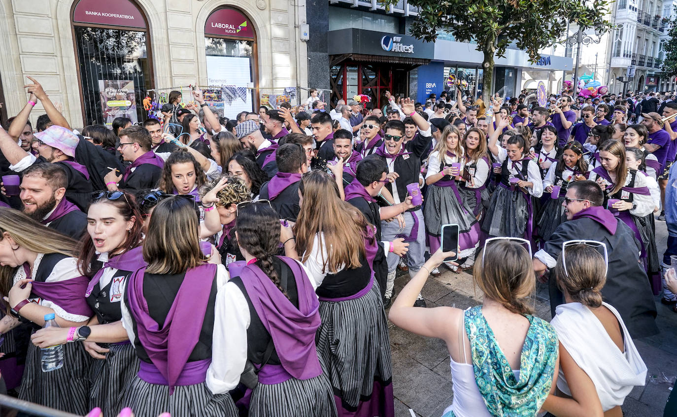 Búscate en el paseíllo de los blusas y neskas