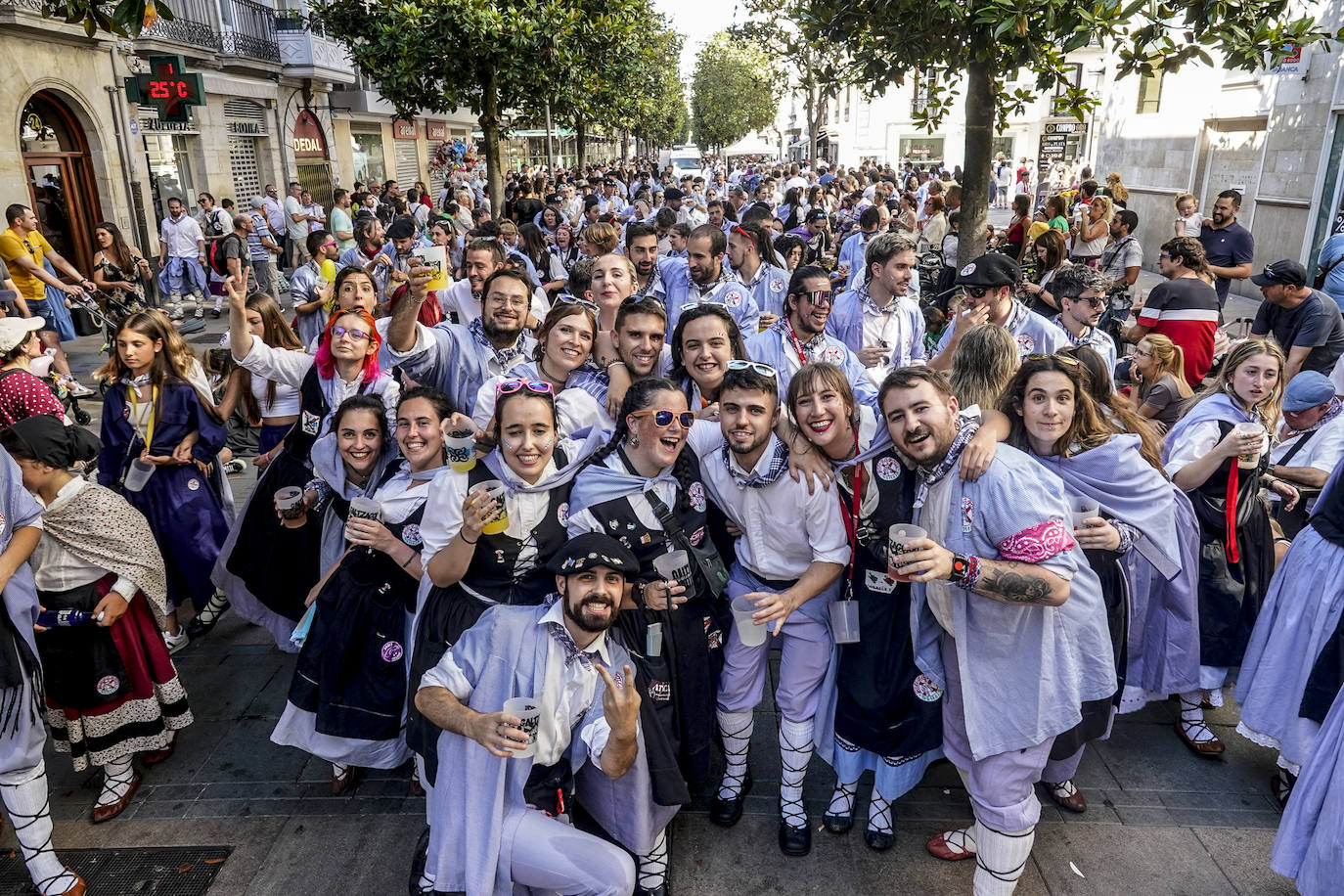 Búscate en el paseíllo de los blusas y neskas