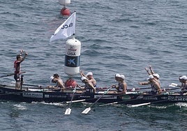 Los de Bermeo celebran la victoria en Lekeitio.
