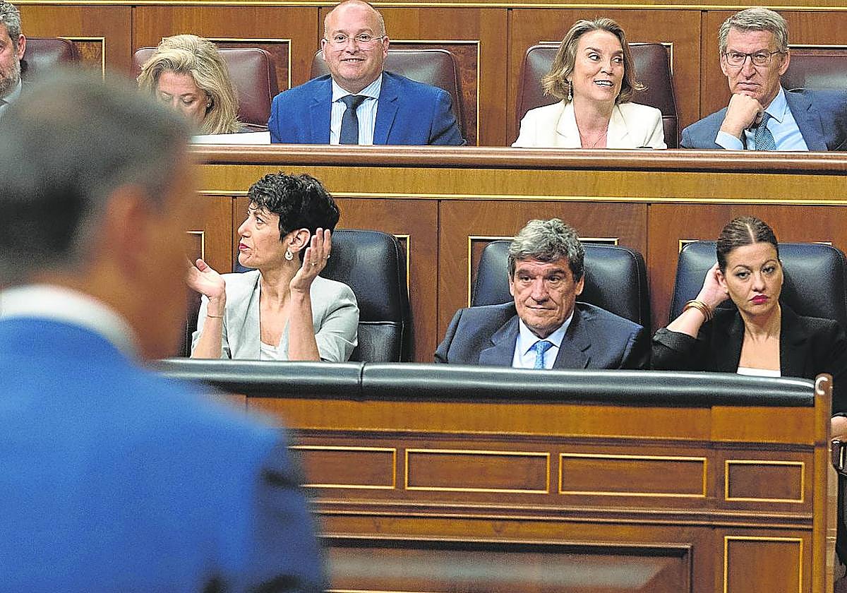 Pedro Sánchez contesta a las preguntas del PP en una sesión de control al Gobierno del Congreso.