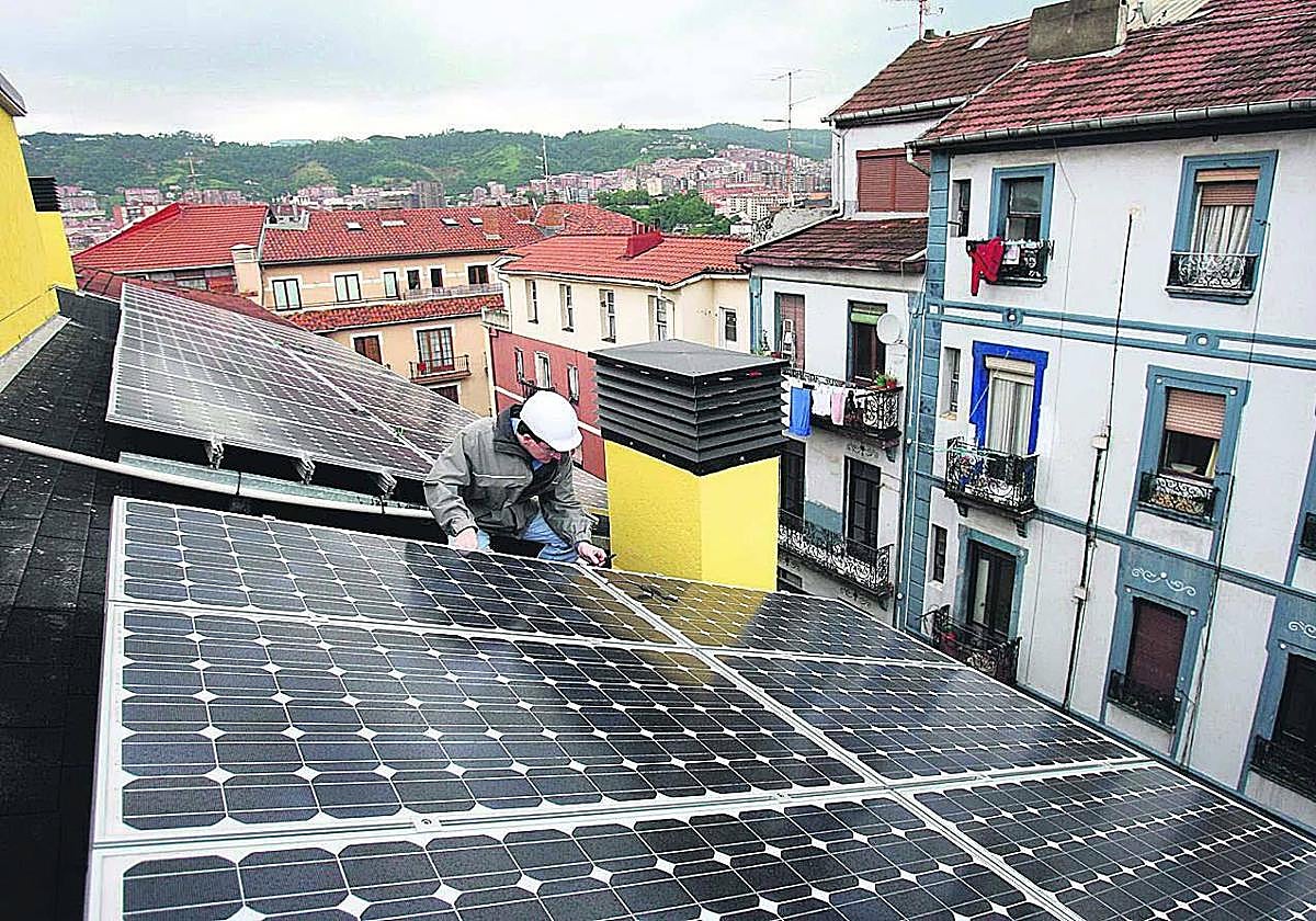 El objetivo de las ayudas es que las comunidades impulsen energías limpias.