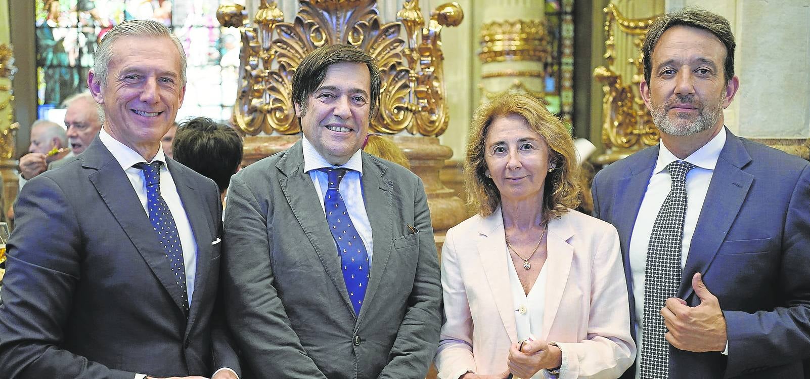 Kepa Badiola, director territorial de Caixabank; Fernando García Macua, expresidente del Athletic; Carmen Adán del Río, Fiscal Superior del País Vasco y Aner Uriarte, juez decano de Bilbao.