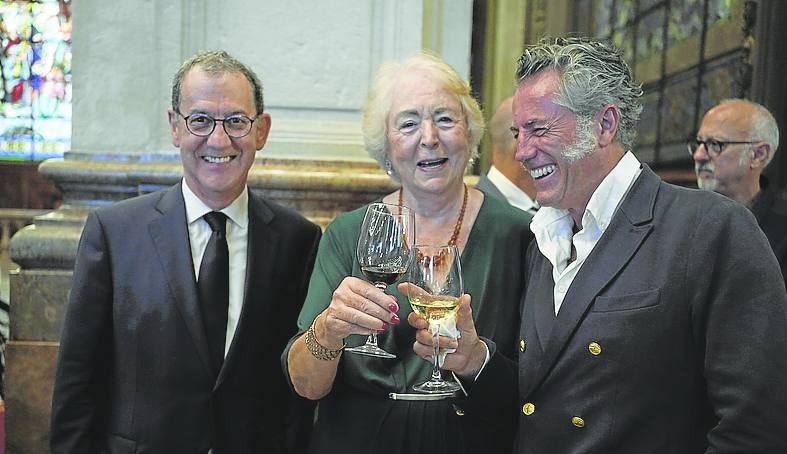 Fernando Lamikiz, expresidente del Athletic; María Victoria Cañas, empresaria e Ignacio Goitia, Pintor. 