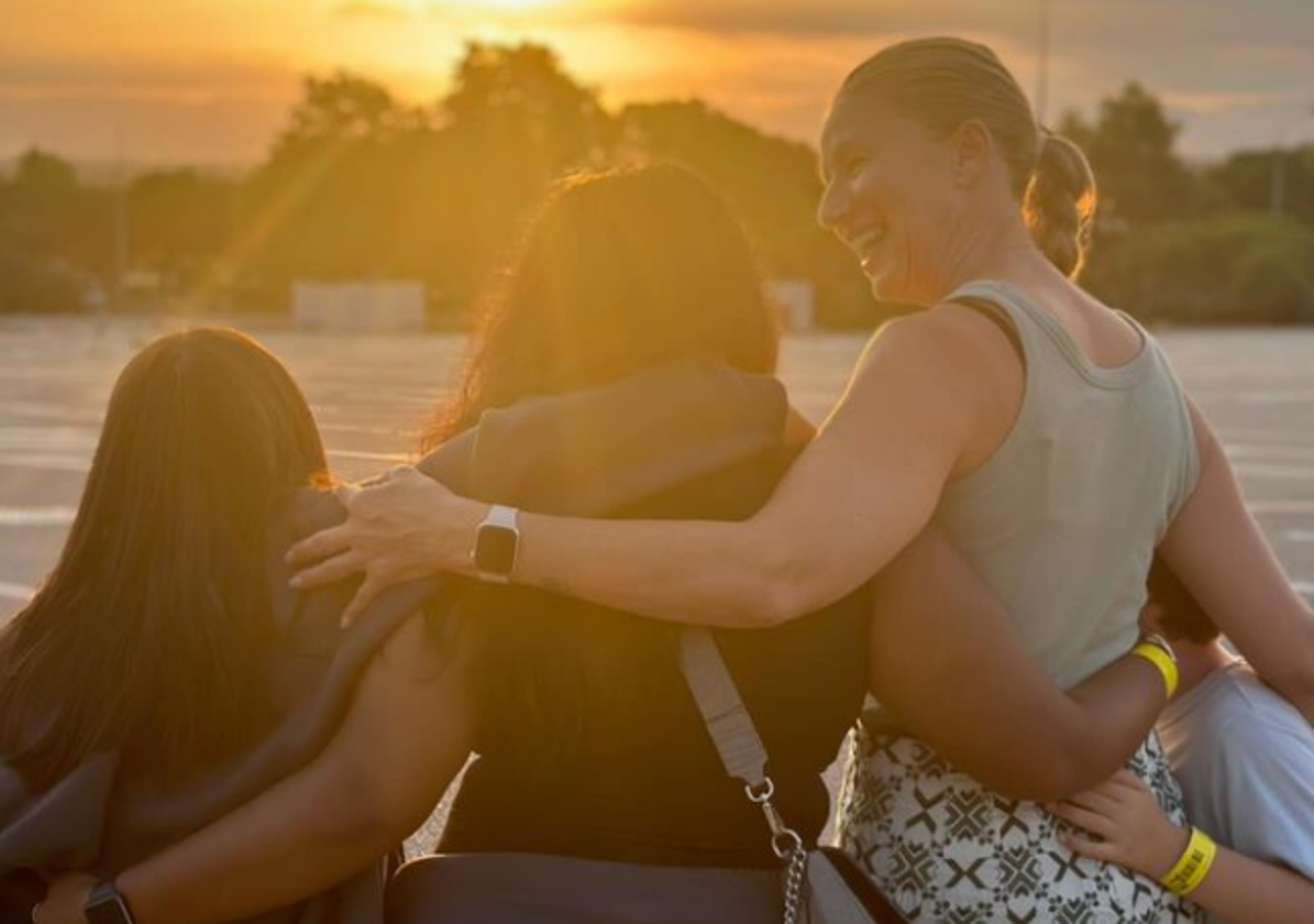 Anne Igartiburu comparte la primera foto con sus tres hijos